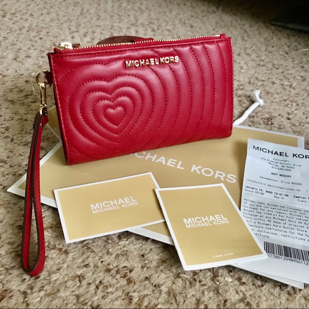 MK GIFTABLES QUILTED HEART DBL ZIP WALLET WRISTLET